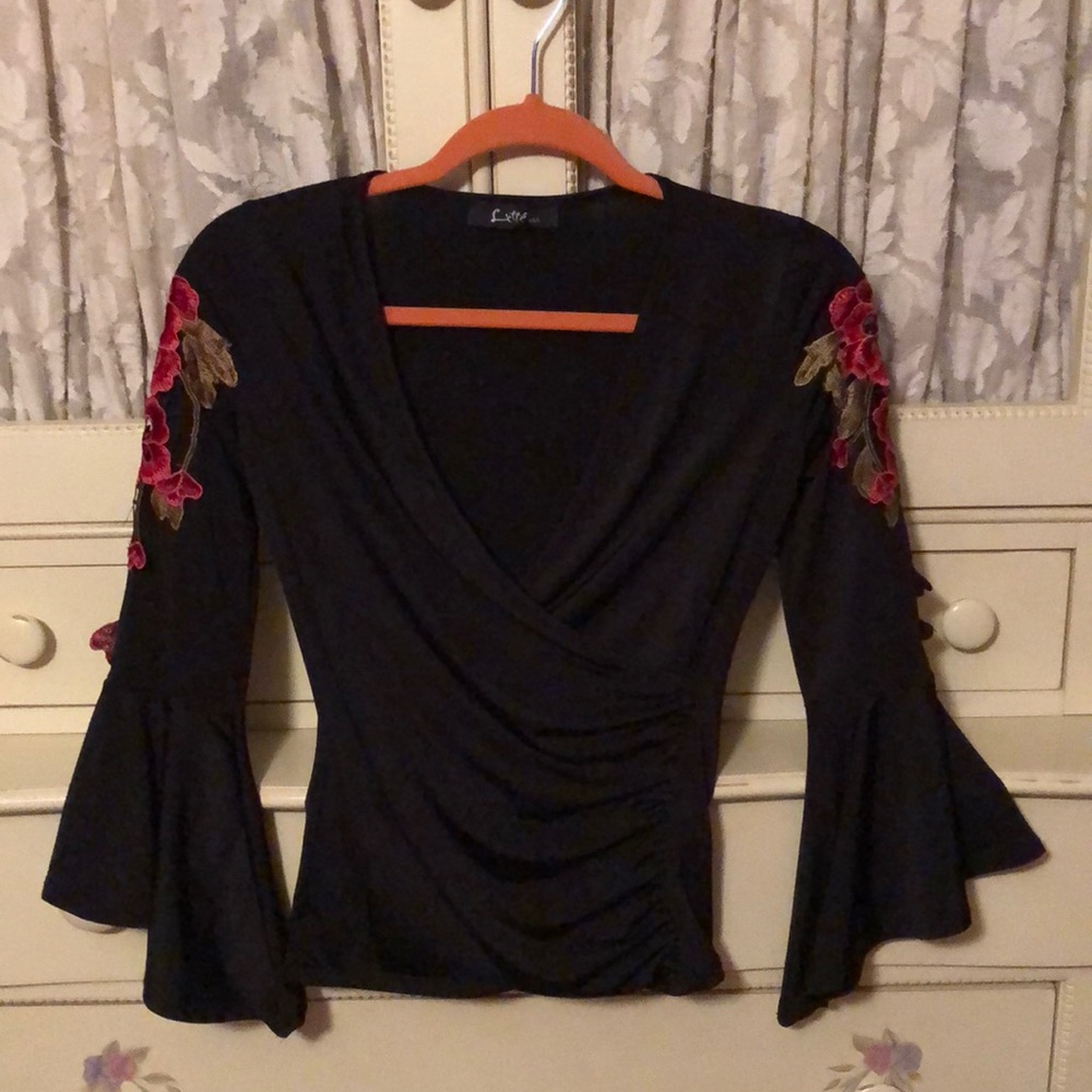 Black Long Sleeve Rouched Blouse w Embroidery
